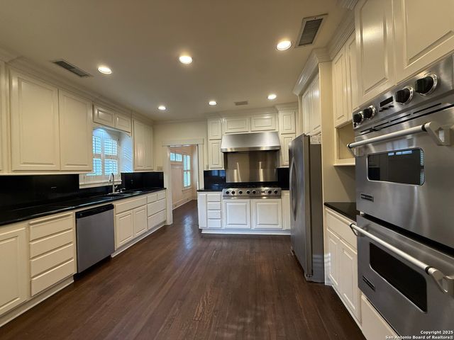 334 W Gramercy, San Antonio, TX 78212