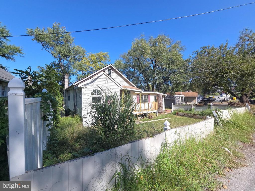 15 BEACH RD, Glen Burnie, MD 21060
