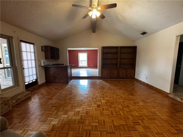 5945 Long Creek Dr, Corpus Christi, TX 78414