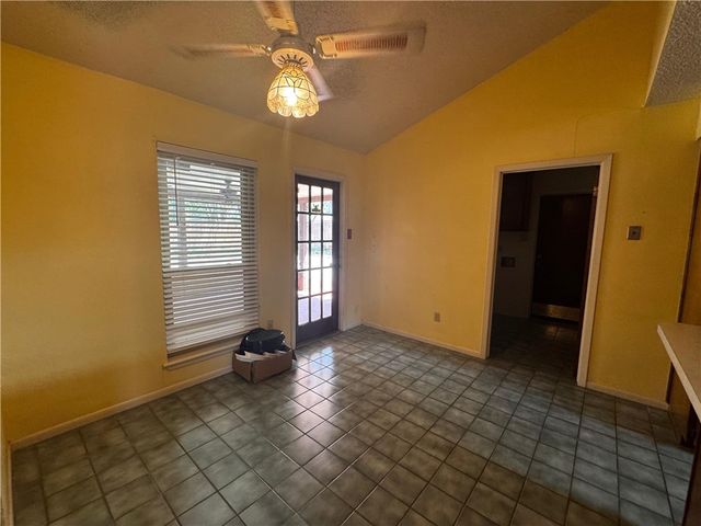 5945 Long Creek Dr, Corpus Christi, TX 78414