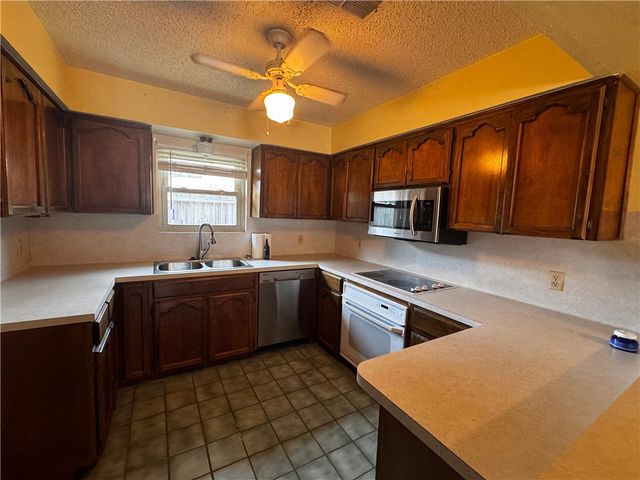 5945 Long Creek Dr, Corpus Christi, TX 78414