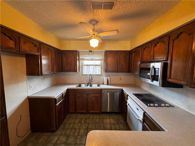 5945 Long Creek Dr, Corpus Christi, TX 78414