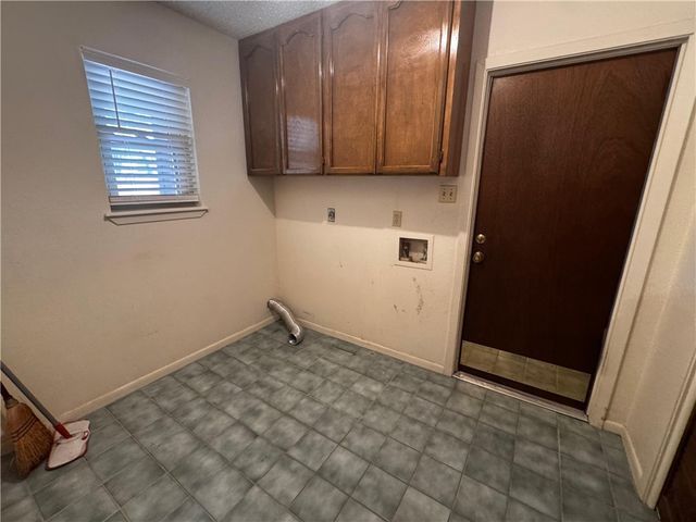 5945 Long Creek Dr, Corpus Christi, TX 78414