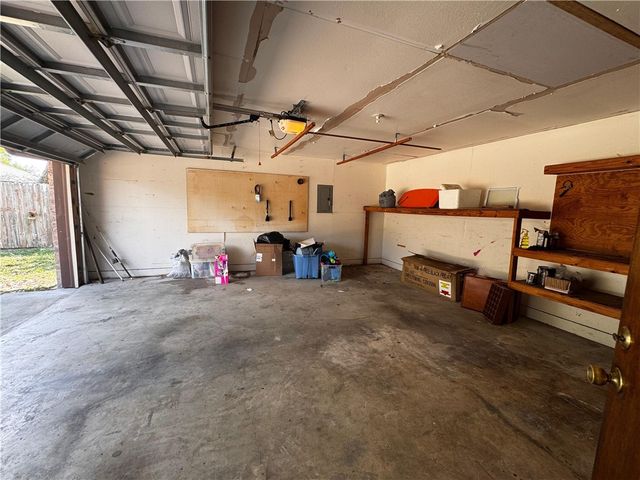 5945 Long Creek Dr, Corpus Christi, TX 78414