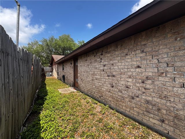 5945 Long Creek Dr, Corpus Christi, TX 78414