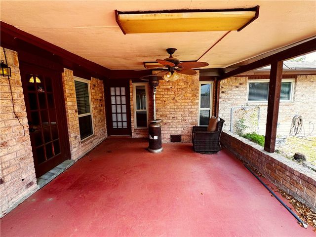 5945 Long Creek Dr, Corpus Christi, TX 78414