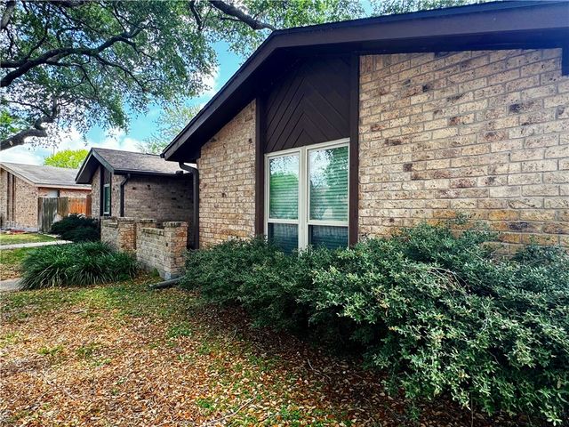 5945 Long Creek Dr, Corpus Christi, TX 78414