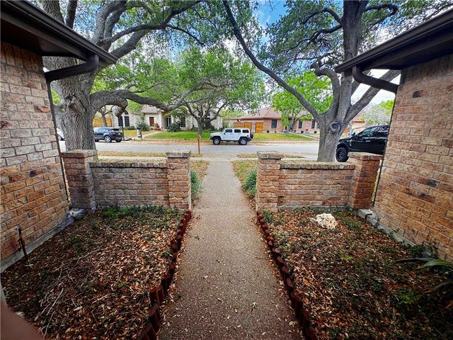 5945 Long Creek Dr, Corpus Christi, TX 78414