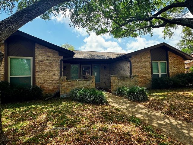 5945 Long Creek Dr, Corpus Christi, TX 78414