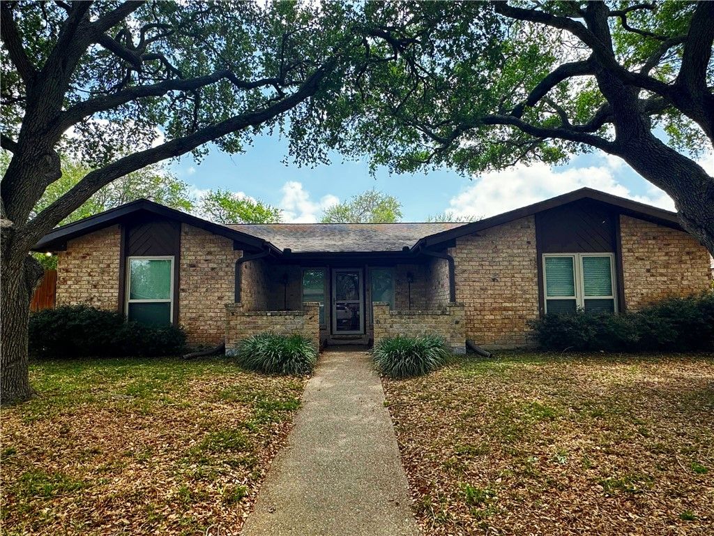 5945 Long Creek Dr, Corpus Christi, TX 78414