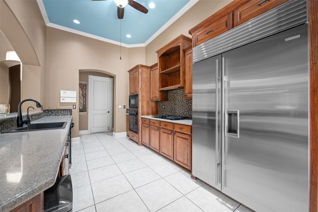 6132 Terrace Oaks Lane, Fort Worth, TX 76112