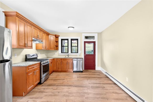 422 W 7th Ave, Tarentum, PA 15084