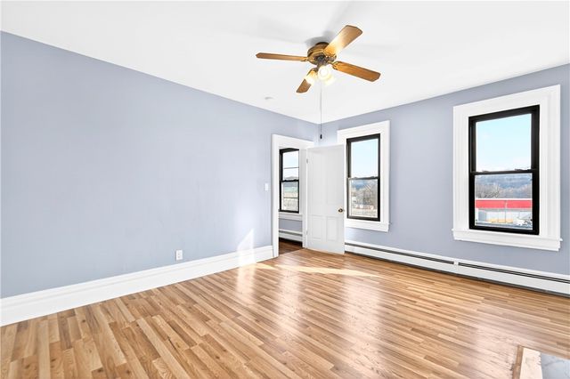 422 W 7th Ave, Tarentum, PA 15084