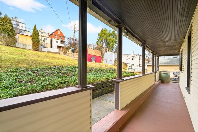 422 W 7th Ave, Tarentum, PA 15084