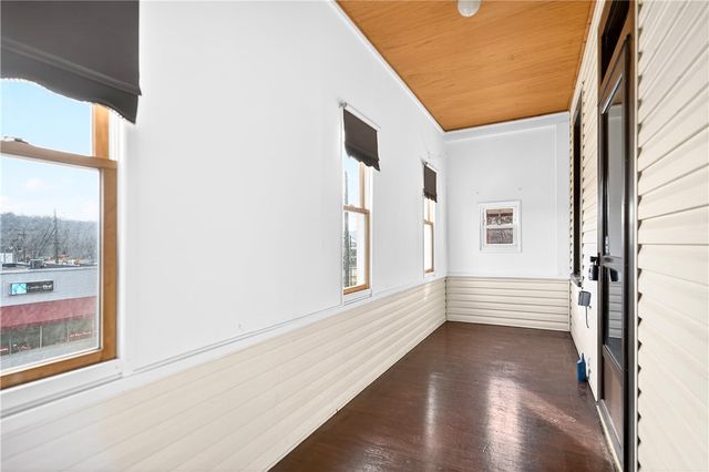 422 W 7th Ave, Tarentum, PA 15084