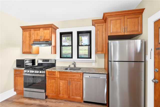 422 W 7th Ave, Tarentum, PA 15084