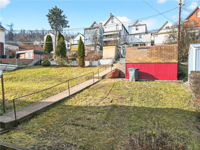 422 W 7th Ave, Tarentum, PA 15084