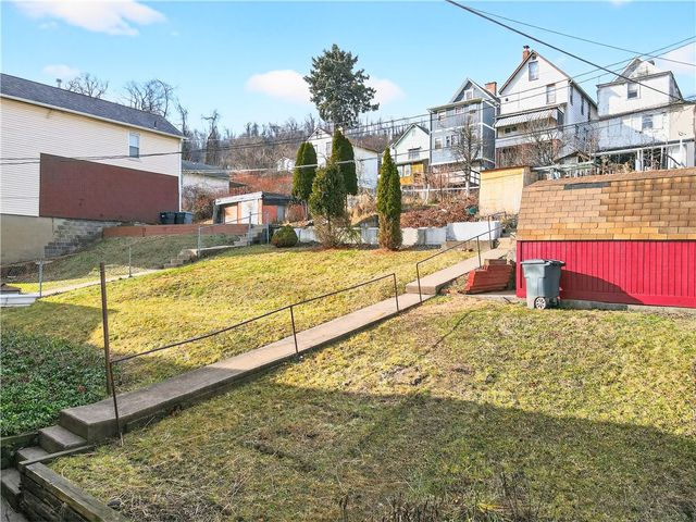 422 W 7th Ave, Tarentum, PA 15084