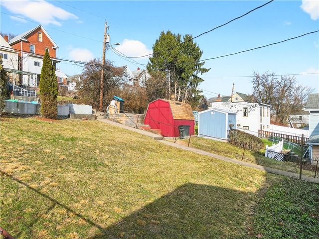 422 W 7th Ave, Tarentum, PA 15084