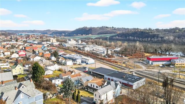 422 W 7th Ave, Tarentum, PA 15084