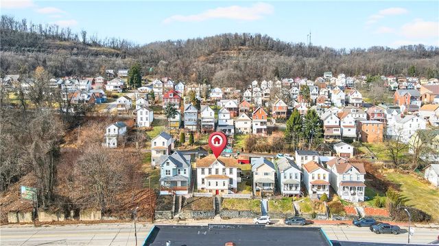 422 W 7th Ave, Tarentum, PA 15084