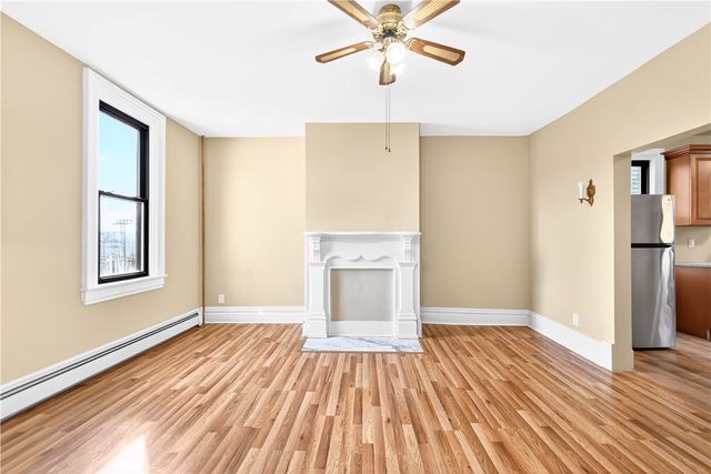 422 W 7th Ave, Tarentum, PA 15084