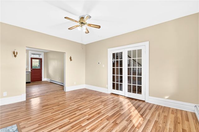 422 W 7th Ave, Tarentum, PA 15084