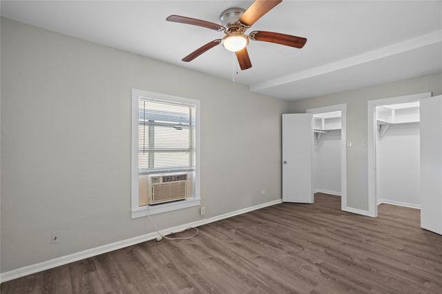 915 4th Avenue N, Texas City, TX 77590