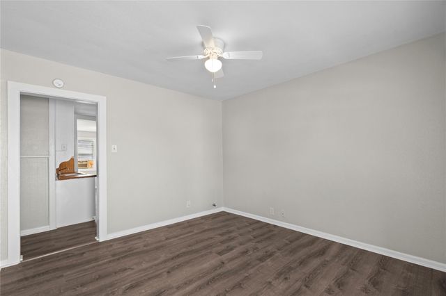 915 4th Avenue N, Texas City, TX 77590