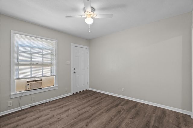 915 4th Avenue N, Texas City, TX 77590