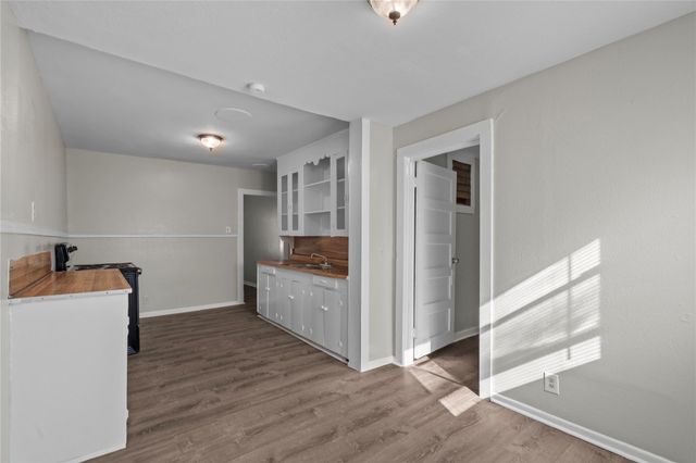 915 4th Avenue N, Texas City, TX 77590