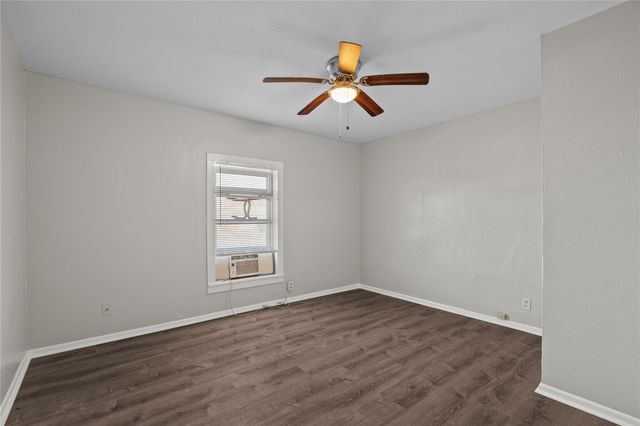 915 4th Avenue N, Texas City, TX 77590