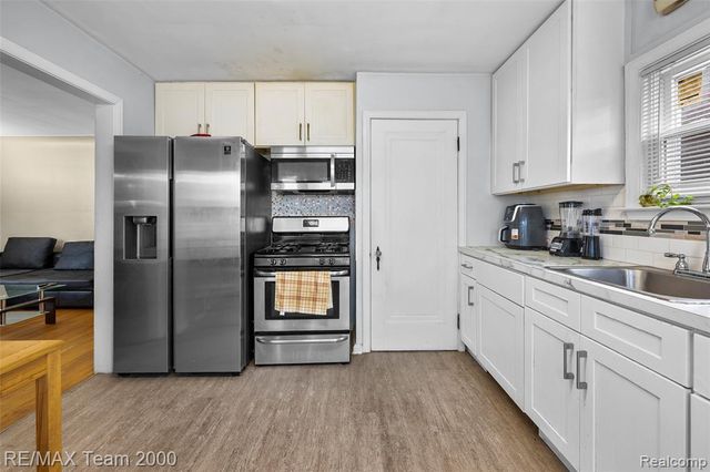 7555 Mayfair Street, Taylor, MI 48180