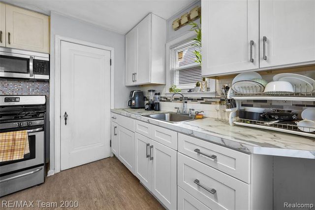 7555 Mayfair Street, Taylor, MI 48180