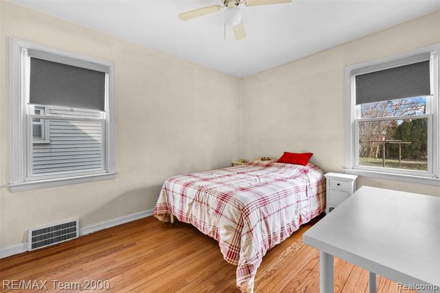 7555 Mayfair Street, Taylor, MI 48180