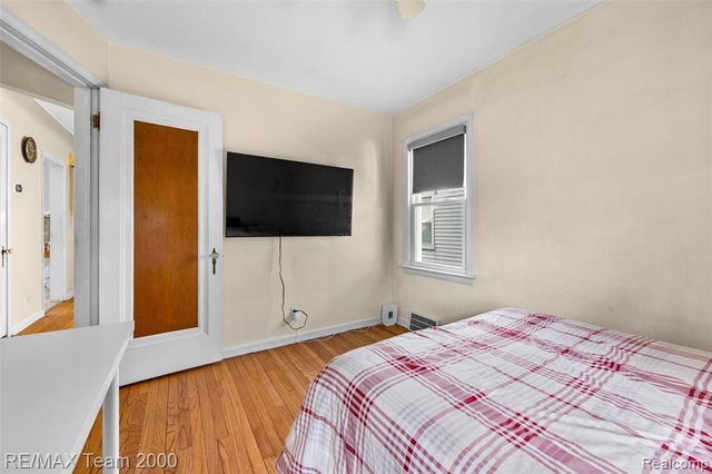 7555 Mayfair Street, Taylor, MI 48180