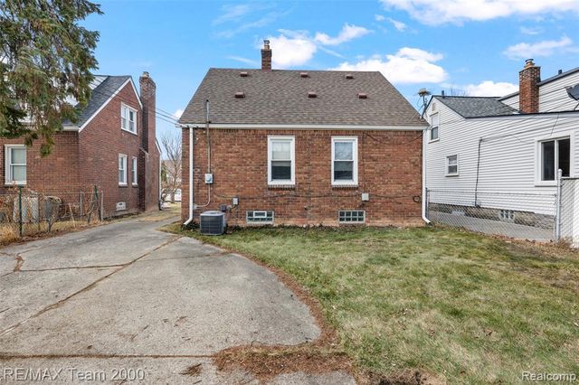 7555 Mayfair Street, Taylor, MI 48180