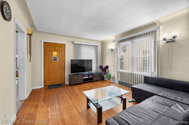 7555 Mayfair Street, Taylor, MI 48180