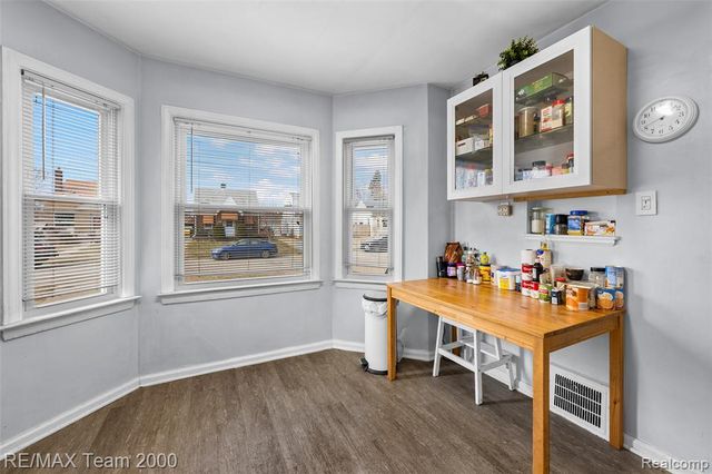 7555 Mayfair Street, Taylor, MI 48180