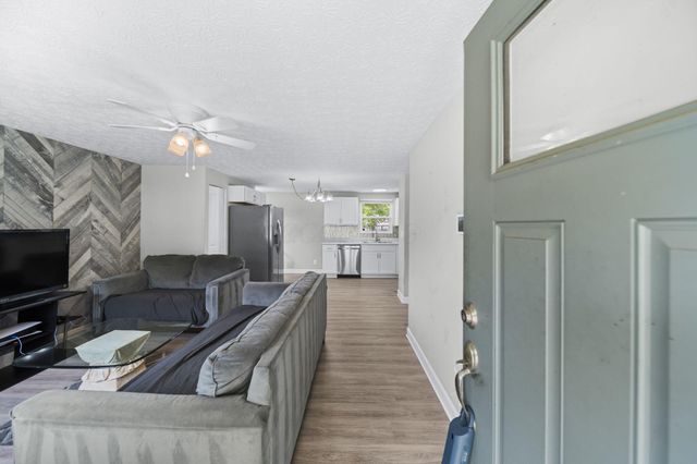 1679 Woodhurst Court, Columbus, OH 43223