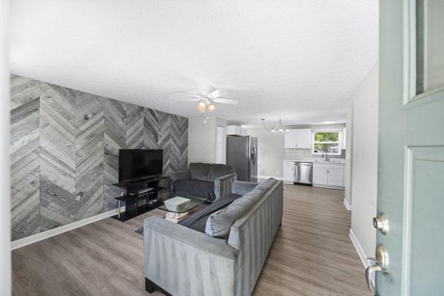 1679 Woodhurst Court, Columbus, OH 43223