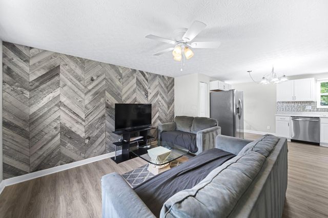 1679 Woodhurst Court, Columbus, OH 43223