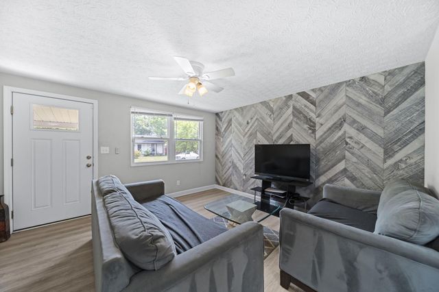 1679 Woodhurst Court, Columbus, OH 43223