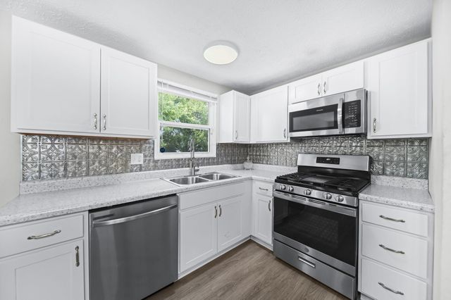 1679 Woodhurst Court, Columbus, OH 43223