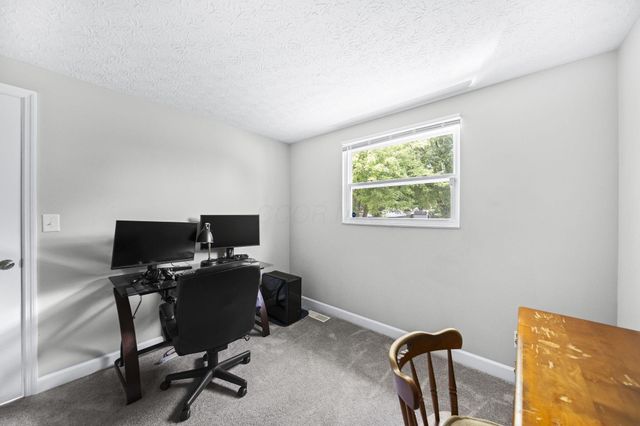 1679 Woodhurst Court, Columbus, OH 43223