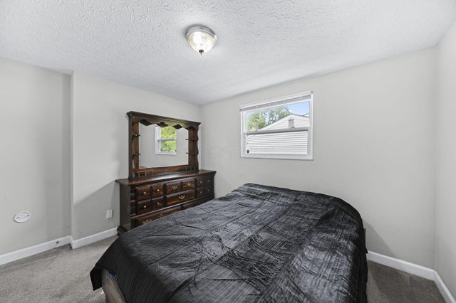 1679 Woodhurst Court, Columbus, OH 43223