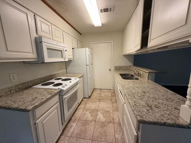 629 W Ridge Drive, College Station, TX 77845
