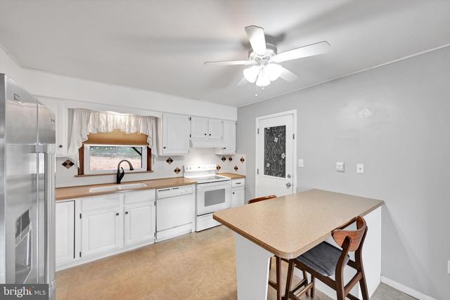 121 PLEASANT VIEW DR, Lititz, PA 17543