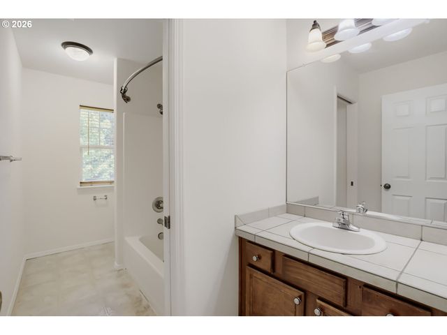12590 Nw NAOMI Ln, Portland, OR 97229