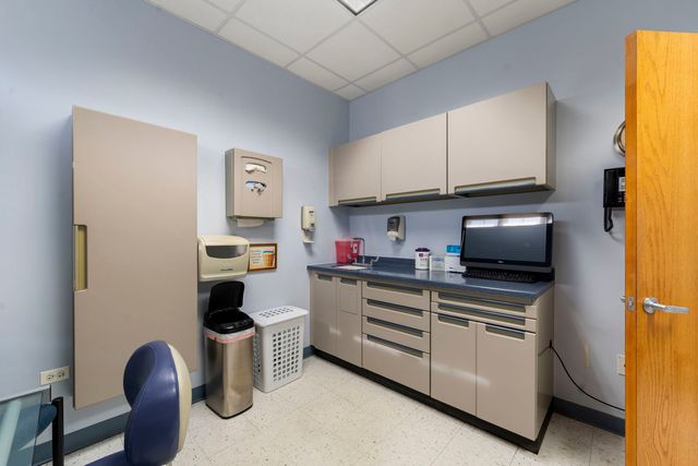 6803 Kingery Highway, Willowbrook, IL 60527